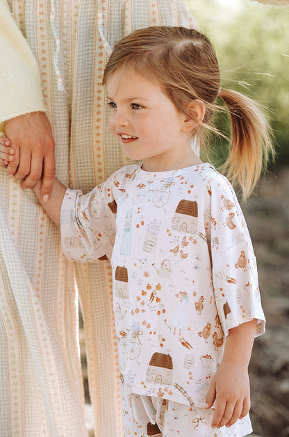 Hens and Heirlooms Oversized Summer Set